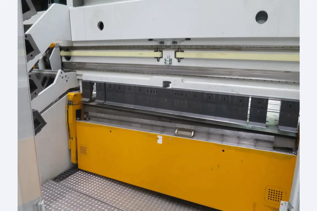 sheetmetal- and metalworking machines<br><font size="2">Collaboration with Hilco Industrial Acquisitions<br></font><img src="/images/hil.png"><br>-2